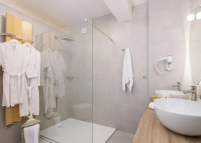 Seaside Luxury Castello Heated Pool, Sauna, Gym & Jacuzzi * 로고즈니차