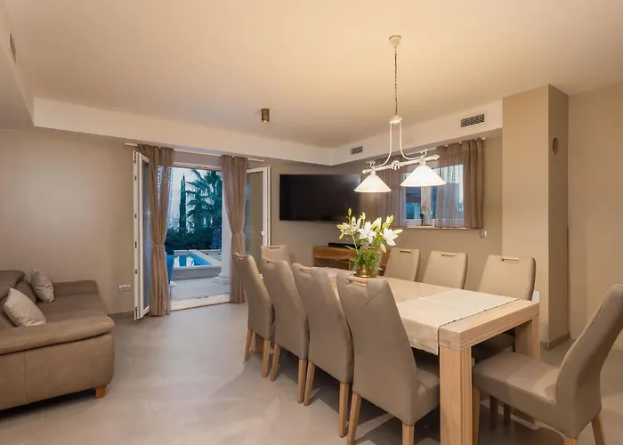 Seaside Luxury Castello Heated Pool, Sauna, Gym & Jacuzzi