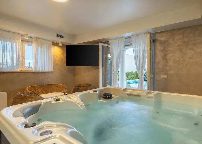 Vila Seaside Luxury Castello Heated Pool, Sauna, Gym & Jacuzzi *