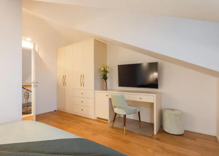 Seaside Luxury Castello Heated Pool, Sauna, Gym & Jacuzzi 빌라 로고즈니차