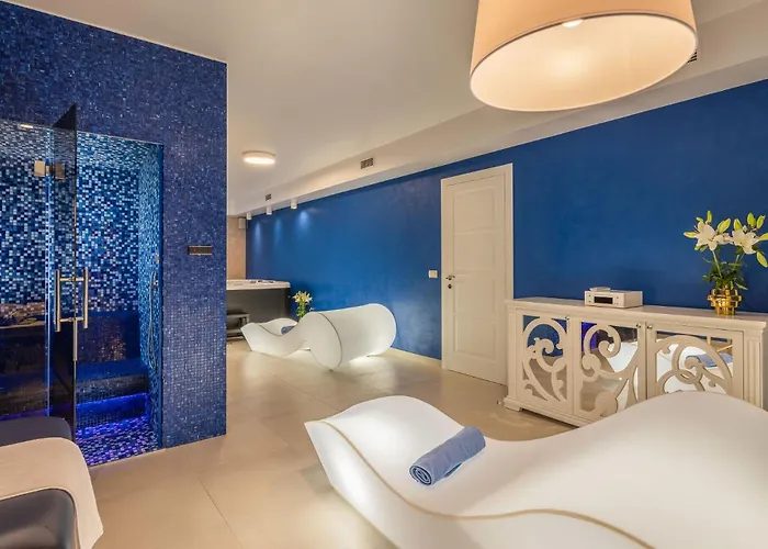 Seaside Luxury Castello Heated Pool, Sauna, Gym & Jacuzzi 로고즈니차