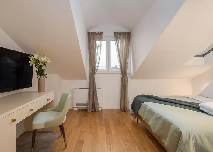 Seaside Luxury Castello Heated Pool, Sauna, Gym & Jacuzzi * 로고즈니차