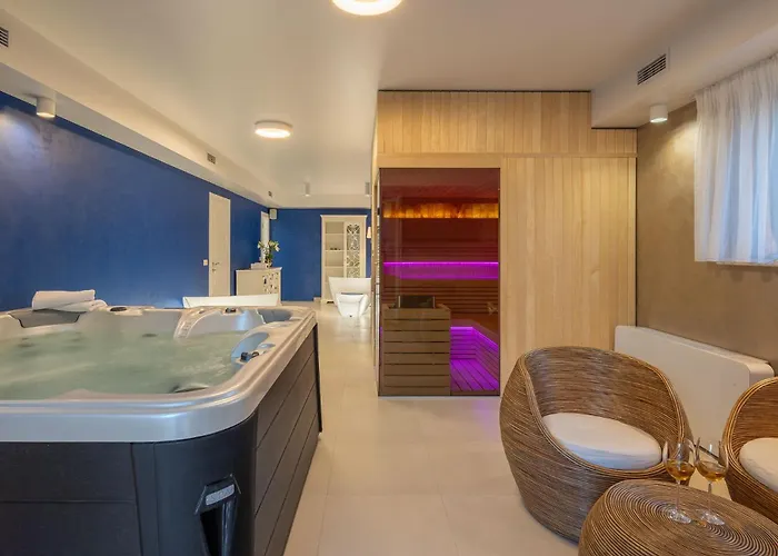 Seaside Luxury Castello Heated Pool, Sauna, Gym & Jacuzzi