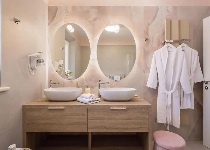 Seaside Luxury Castello Heated Pool, Sauna, Gym & Jacuzzi 빌라 로고즈니차