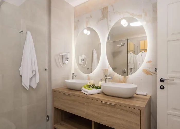 Seaside Luxury Castello Heated Pool, Sauna, Gym & Jacuzzi * 로고즈니차