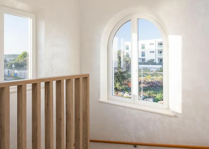 Seaside Luxury Castello Heated Pool, Sauna, Gym & Jacuzzi